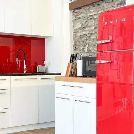 Not Your Average Stay!! Rock, & House Apartment