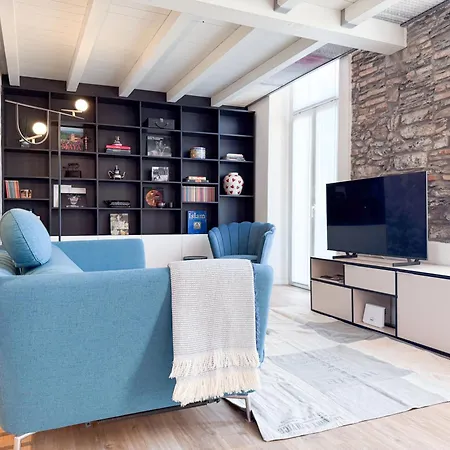 Rock, & - Stylish Steps From The Côme