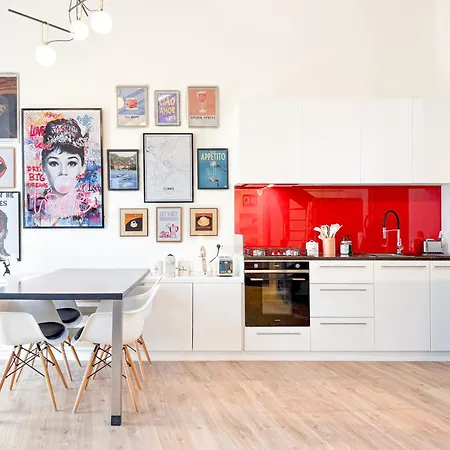 Not Your Average Stay!! Rock, & House Apartment Como