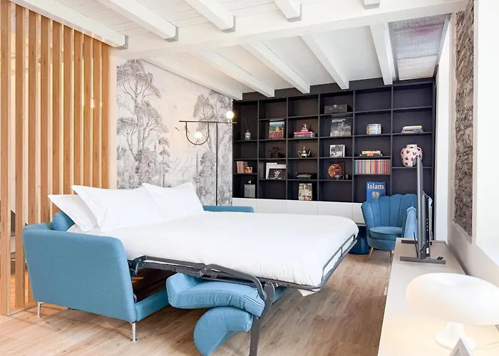 Rock, & - Stylish Steps From The شقة